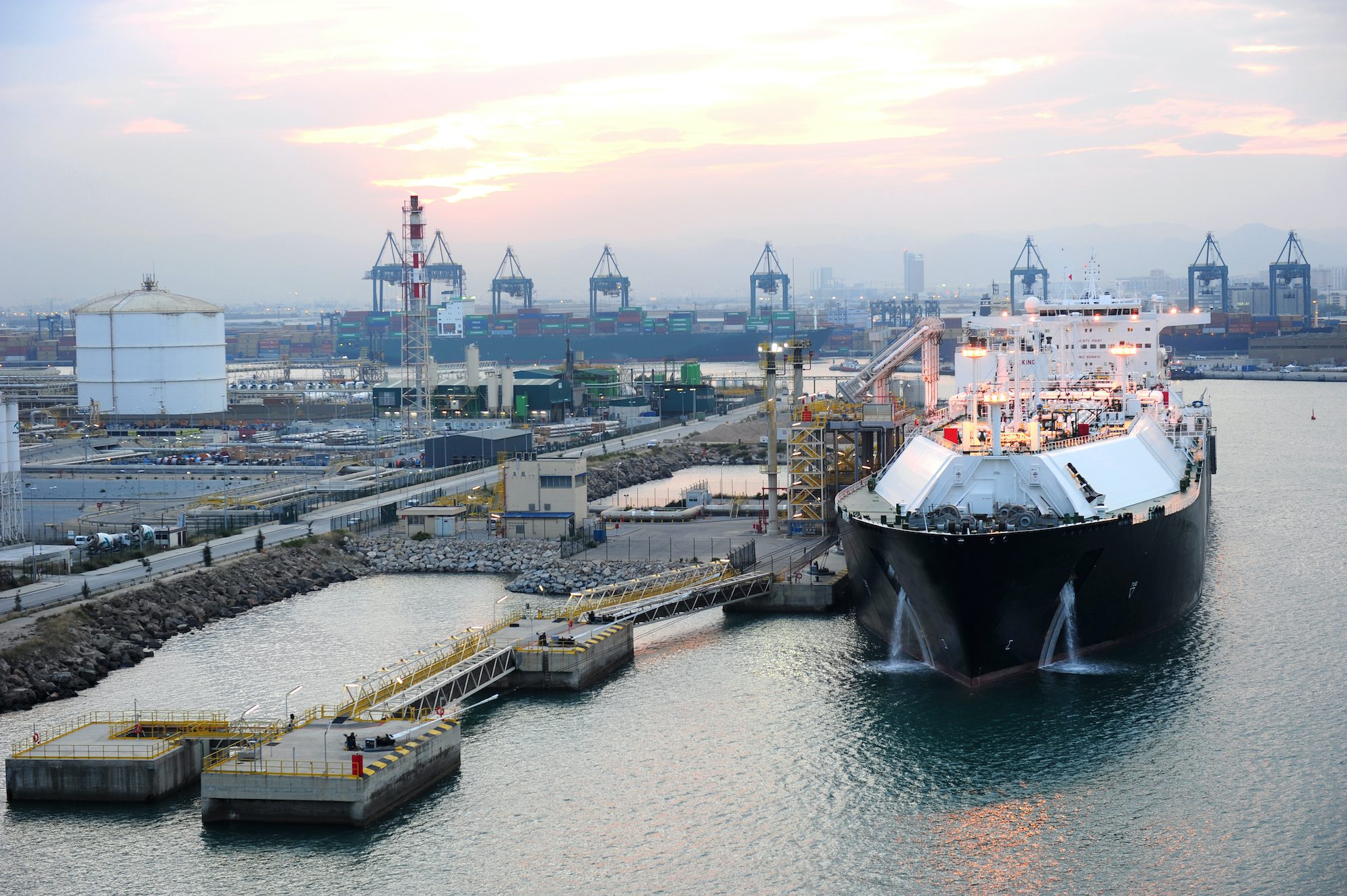 LNG Ship Loadings in Spain Helping to Ease European Energy Crisis