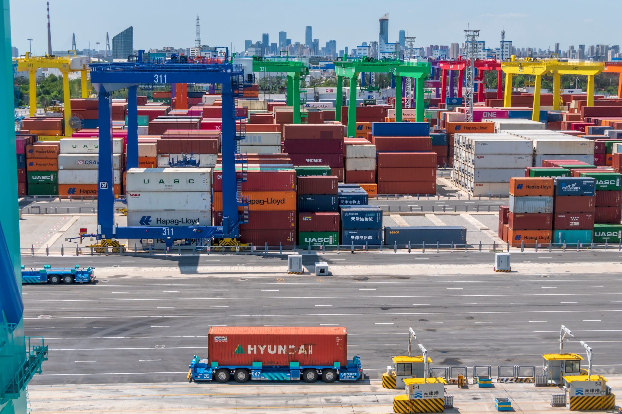 Major China Port Banks on Robots to Beat Post-Covid Disruptions